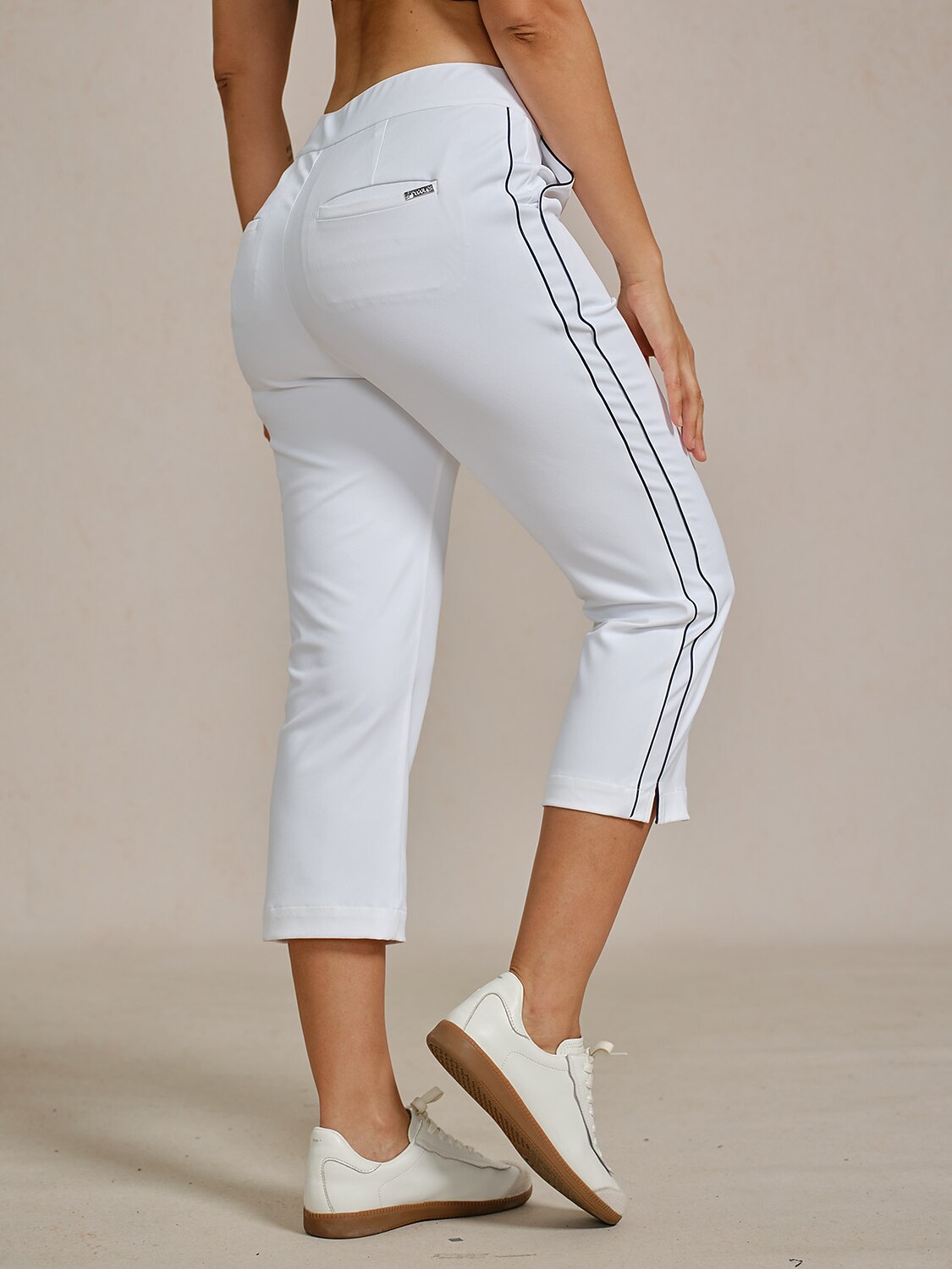 EAGLE 22 Inch Performance Stretch Trimmed Capri Pants