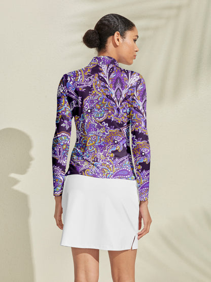 Pretty vrouwelijke golfshirt met kwartrits UPF50+