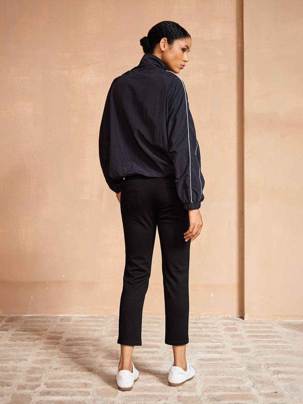 ベーシック以上の長袖トリムポケットスウェットシャツ