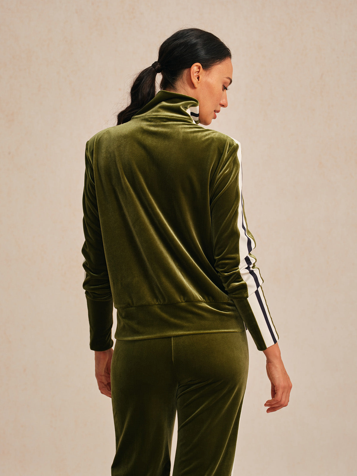 UltraSoft ベルベット長袖フルジップジャケット