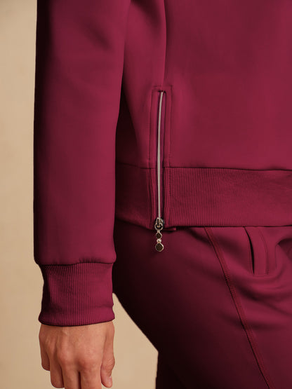 ベーシックを超えたアシンメトリーカラーのゴルフスウェットシャツ