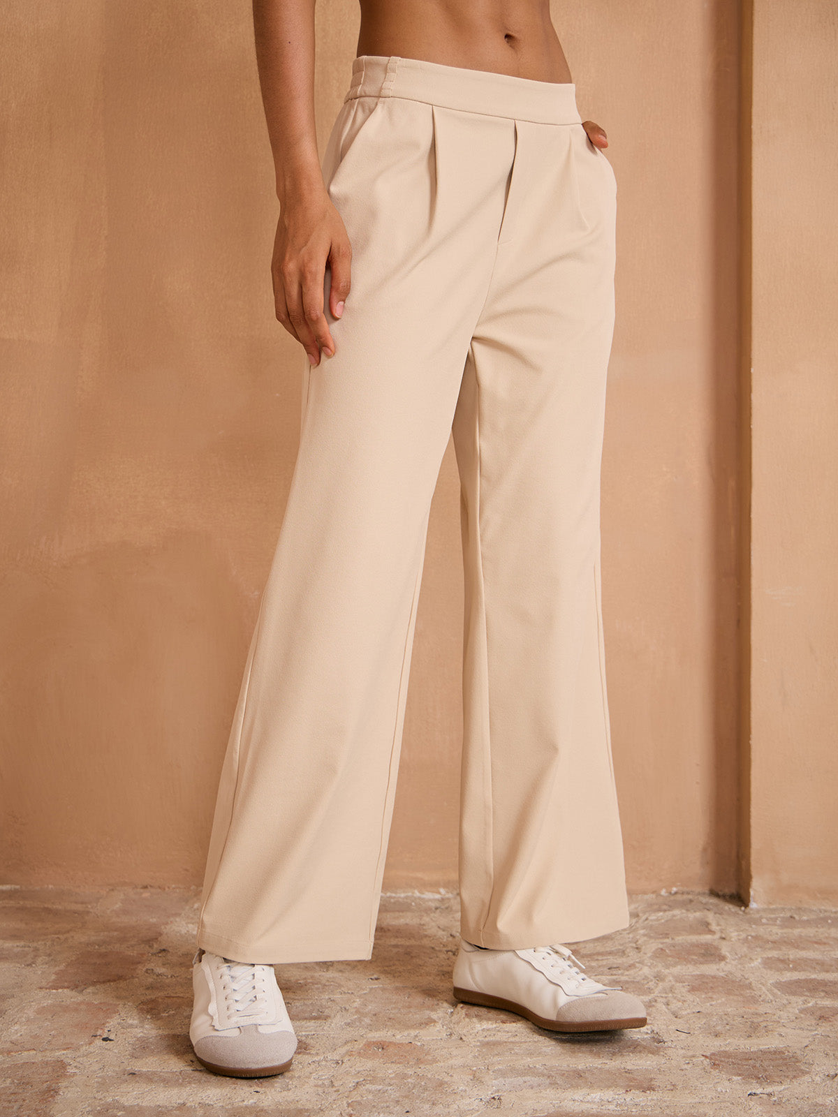 Mehr als Basic: Performance Stretchhose mit weitem Bein