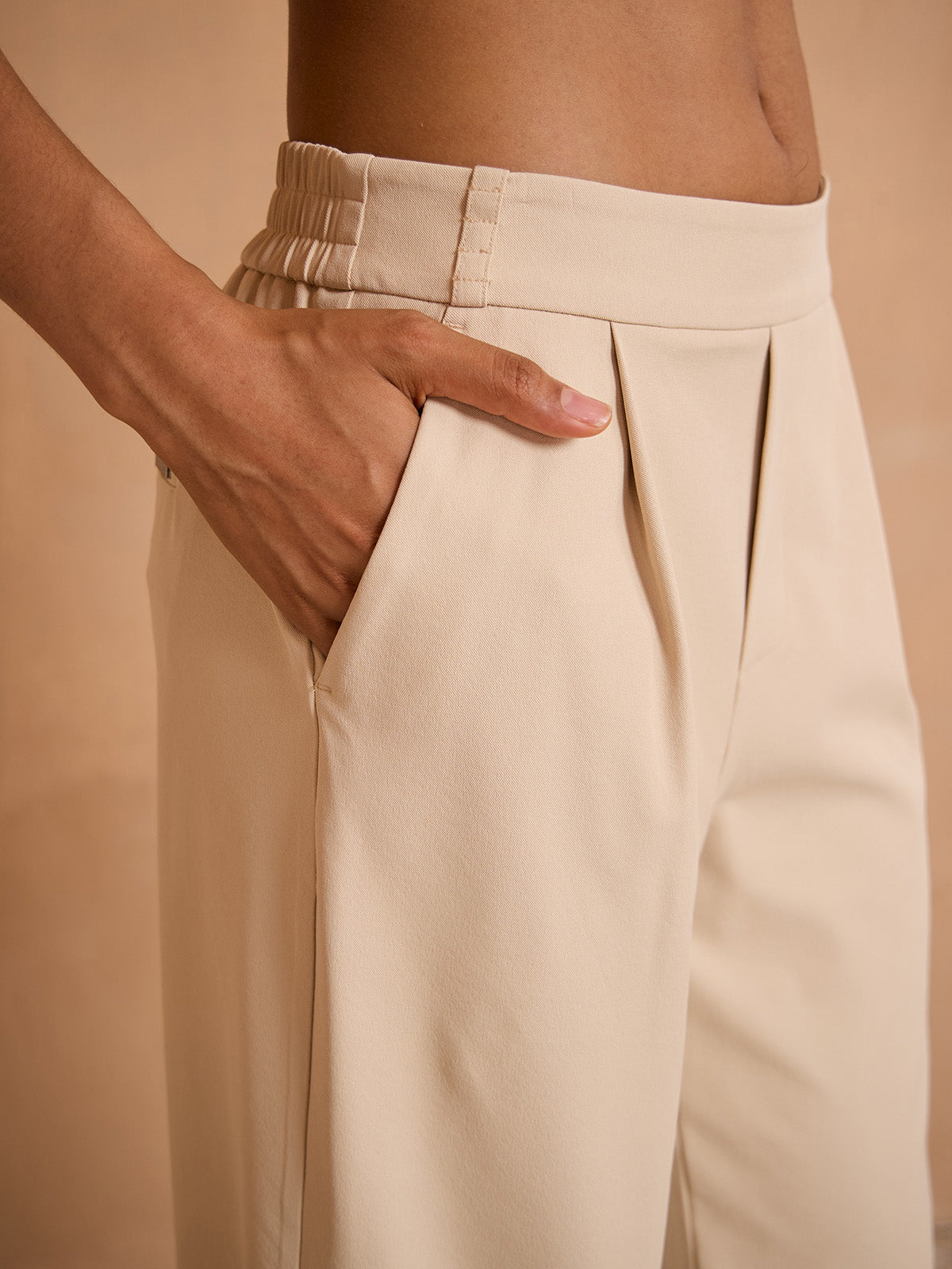 Mehr als Basic: Performance Stretchhose mit weitem Bein