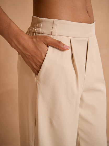 Mehr als Basic: Performance Stretchhose mit weitem Bein