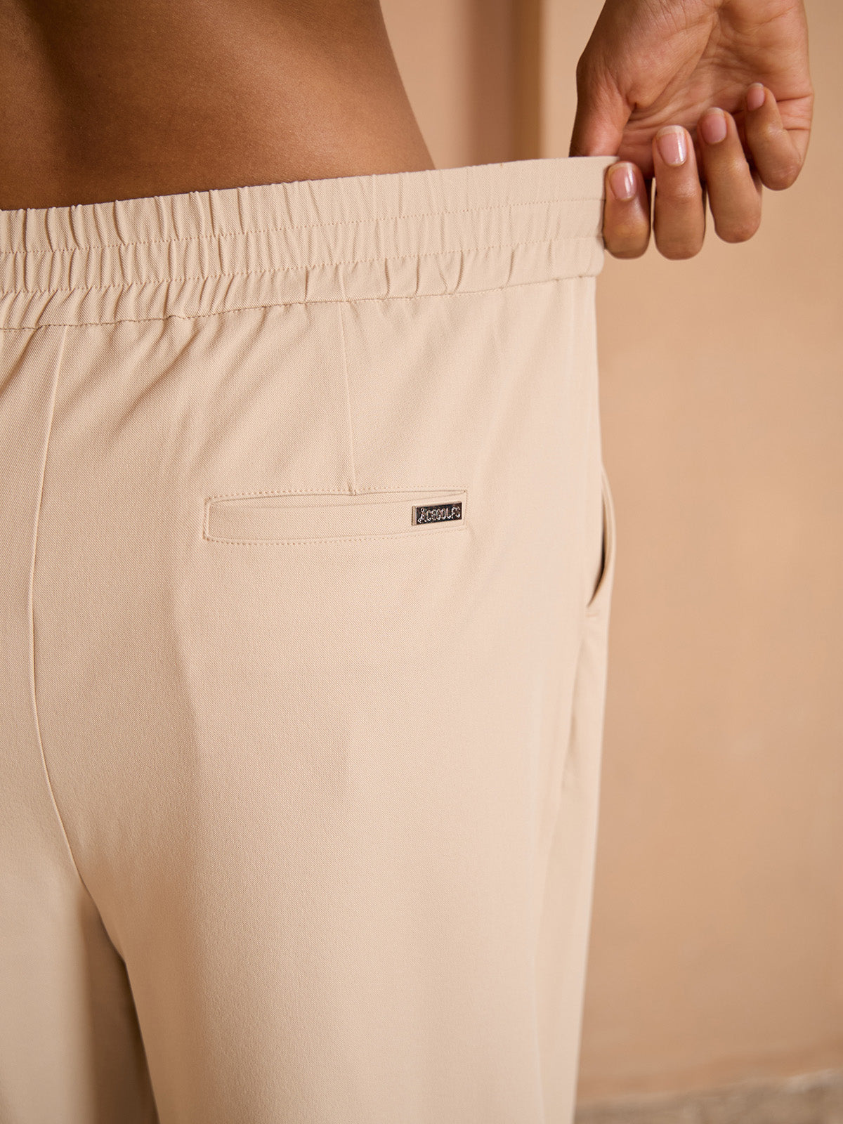Mehr als Basic: Performance Stretchhose mit weitem Bein