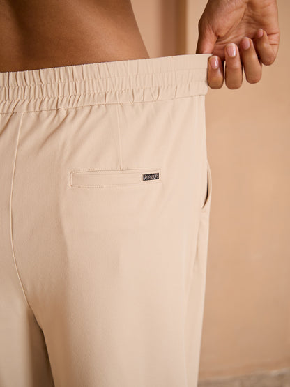 Mehr als Basic: Performance Stretchhose mit weitem Bein