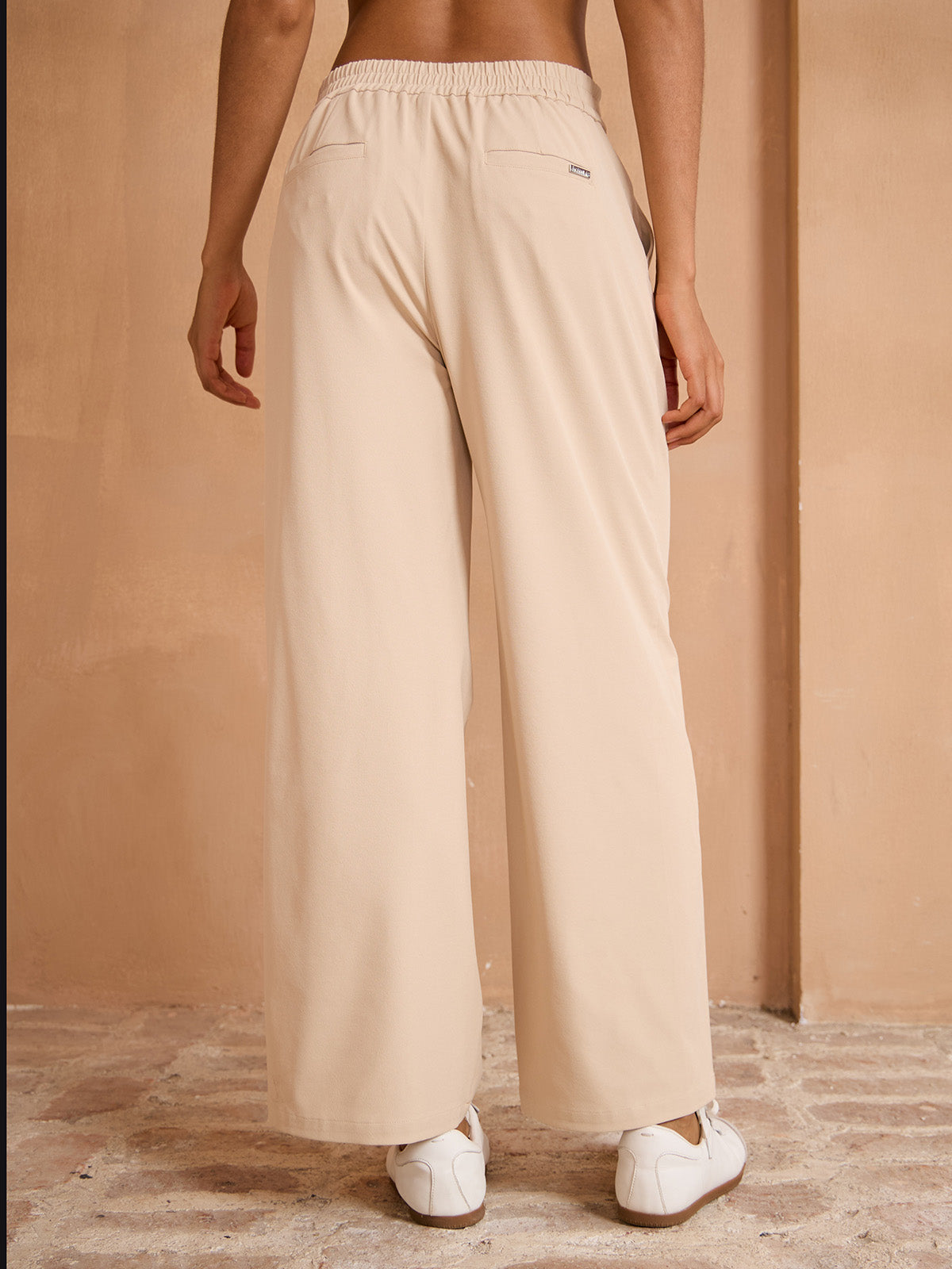 Mehr als Basic: Performance Stretchhose mit weitem Bein