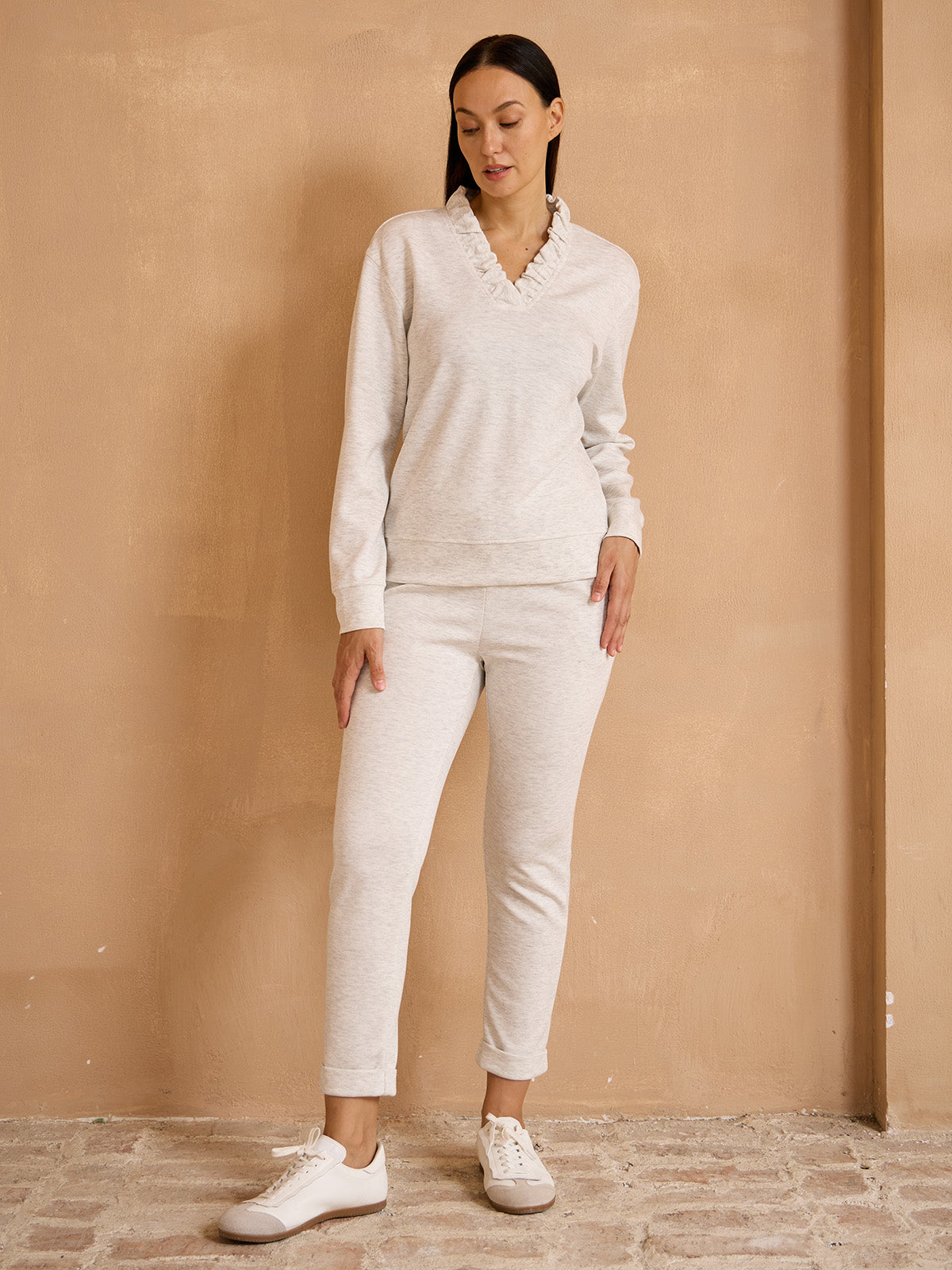 Felpa UltraSoft a maniche lunghe con volant e scollo a V