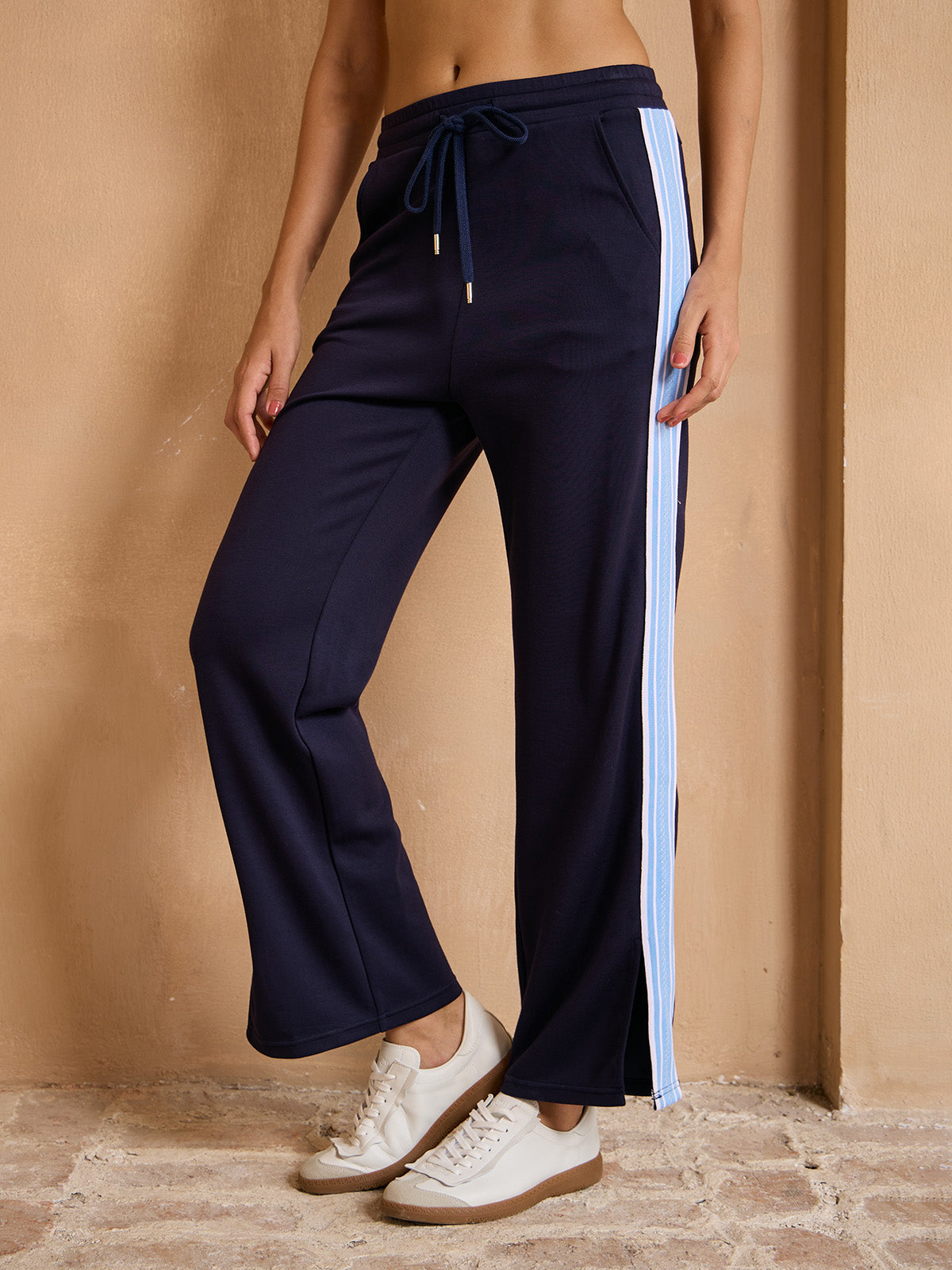 Pantalón UltraSoft de pierna ancha con cordón y ribete a rayas