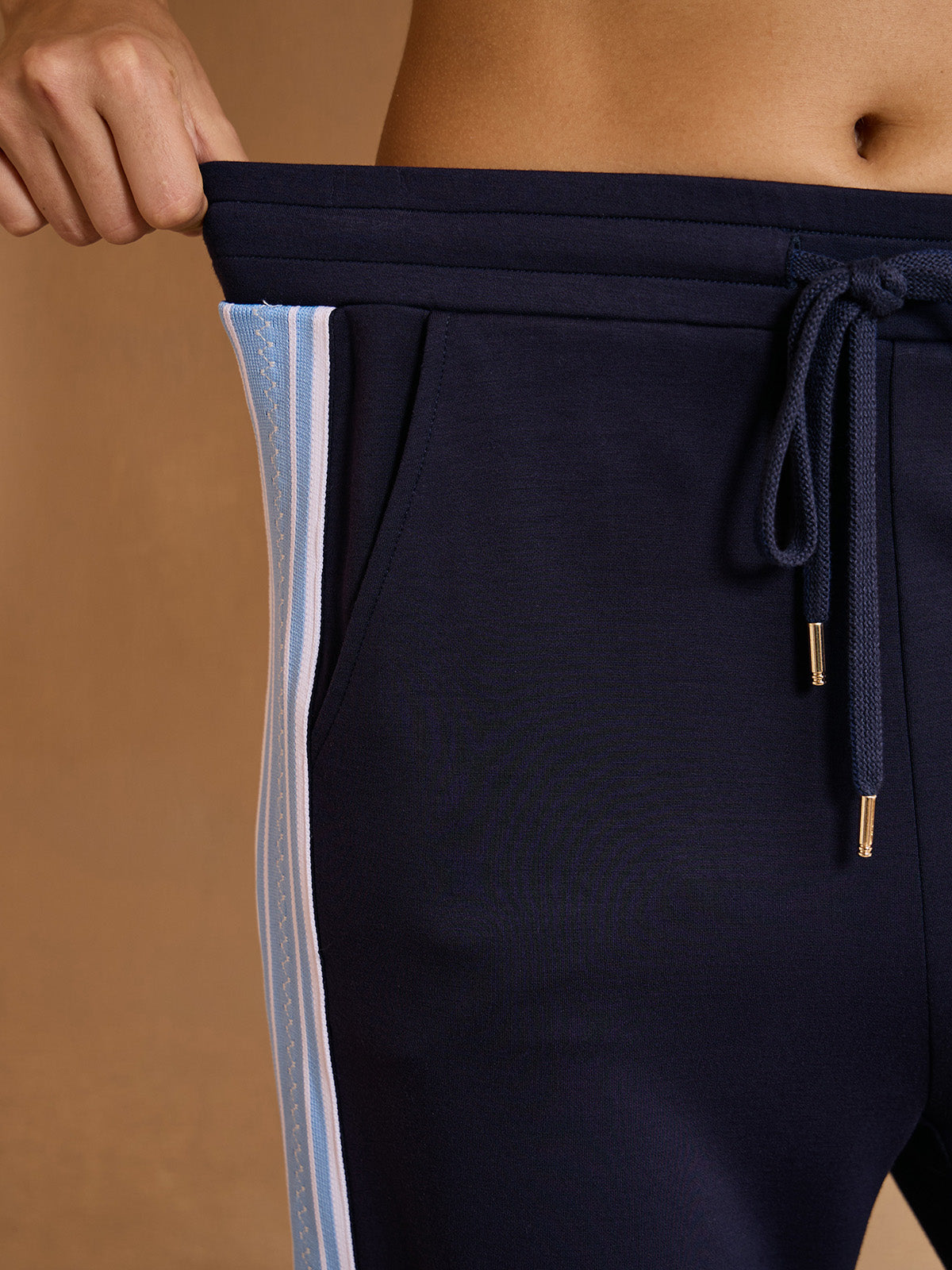 Pantalón UltraSoft de pierna ancha con cordón y ribete a rayas
