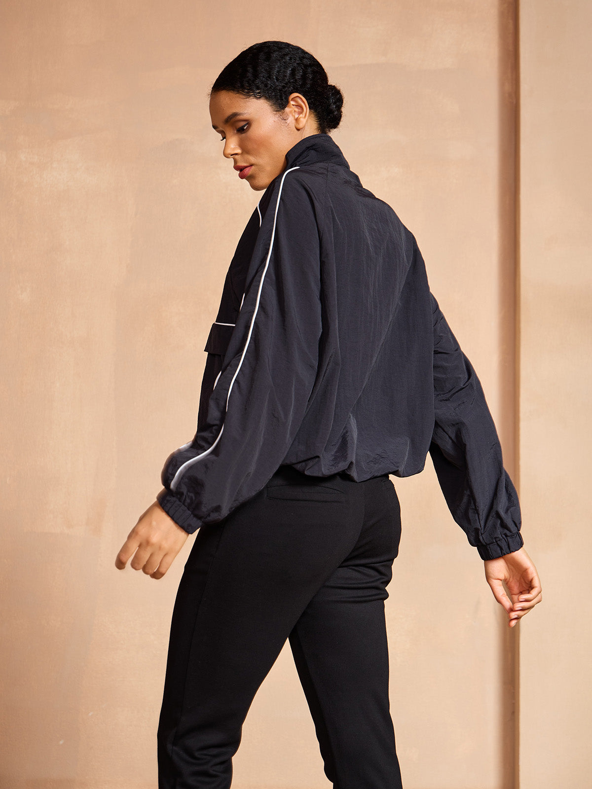 ベーシック以上の長袖トリムポケットスウェットシャツ