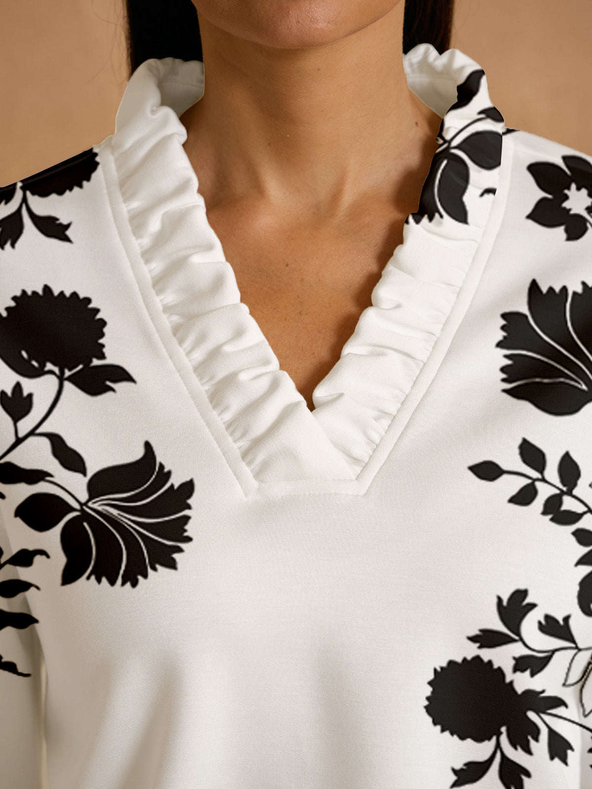 Botanical Energy longsleeve sweatshirt met ruches en V-hals