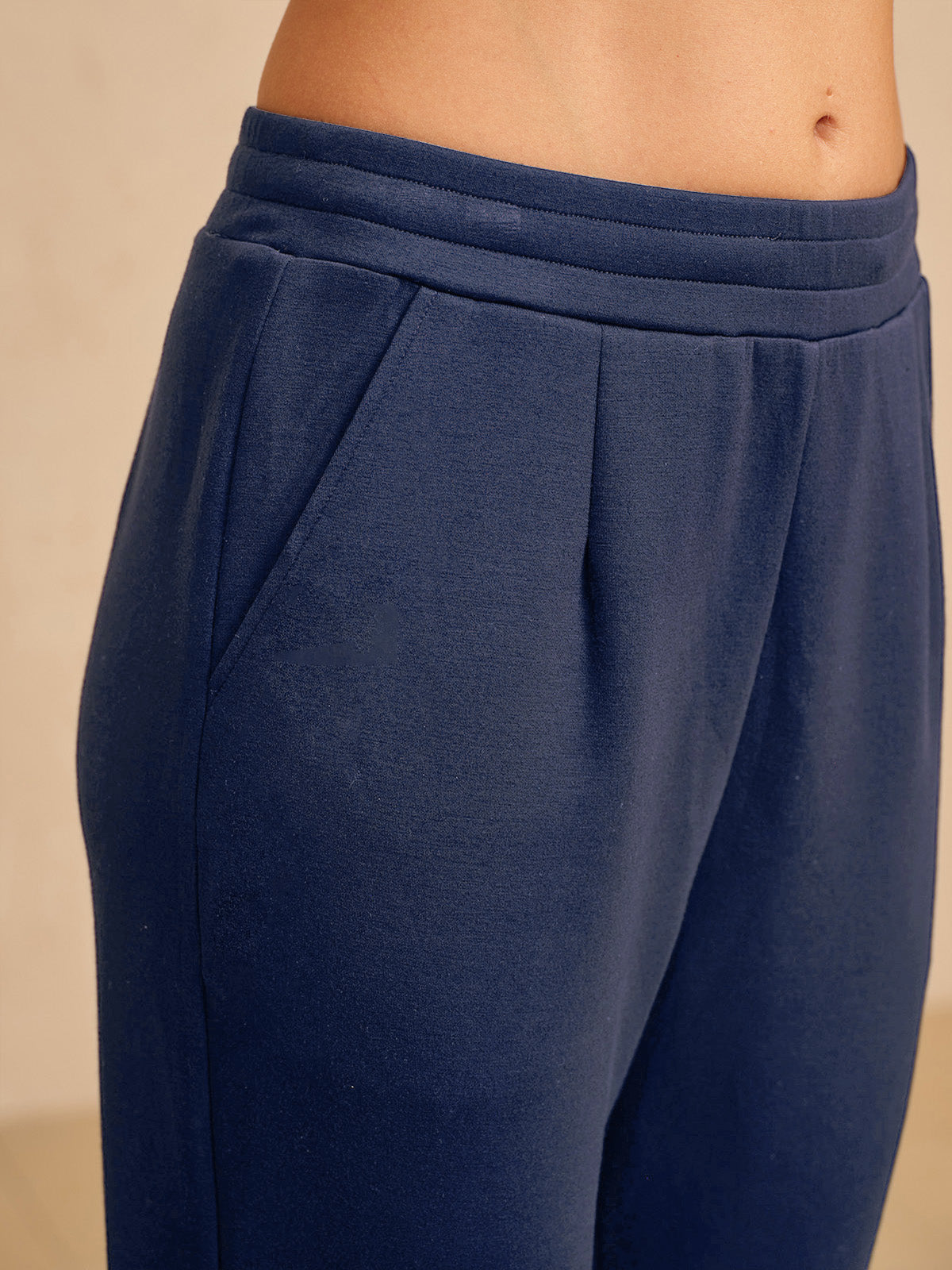 Ultraweiche Stretch-Hose mit verstecktem Kordelzug und Bündchen