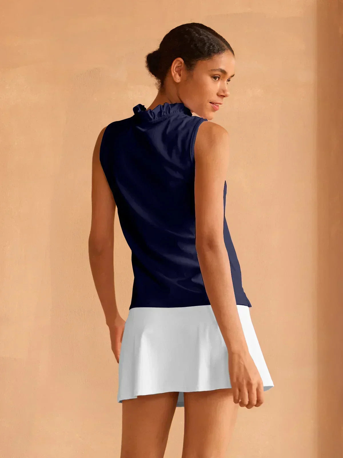 ベーシック以上のラッフルVネックタンクトップ UPF50+