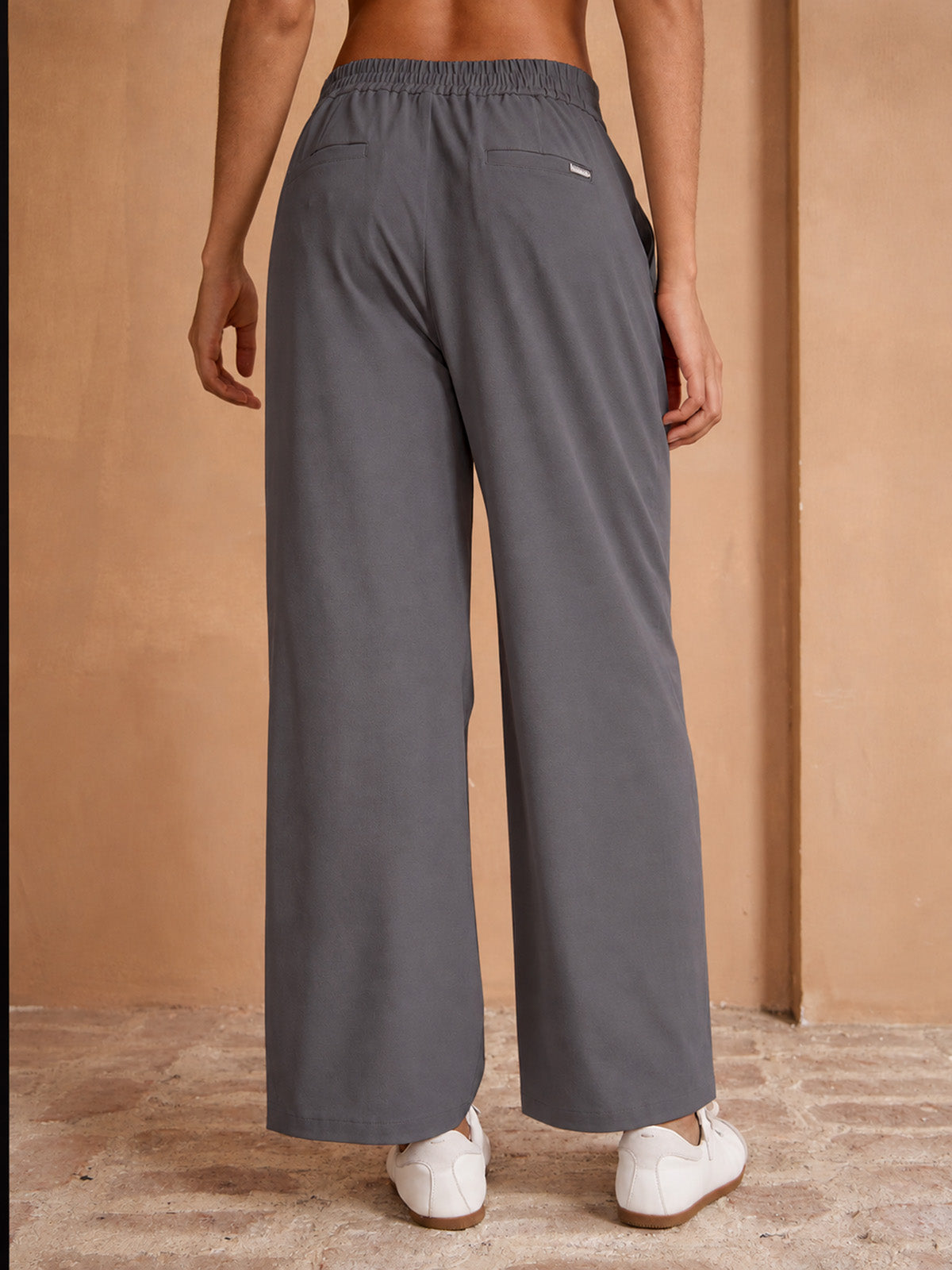 Pantalon large extensible performance, plus qu’un basique