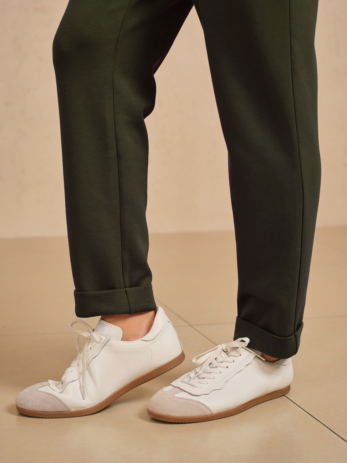 Ultraweiche Stretch-Hose mit verstecktem Kordelzug und Bündchen