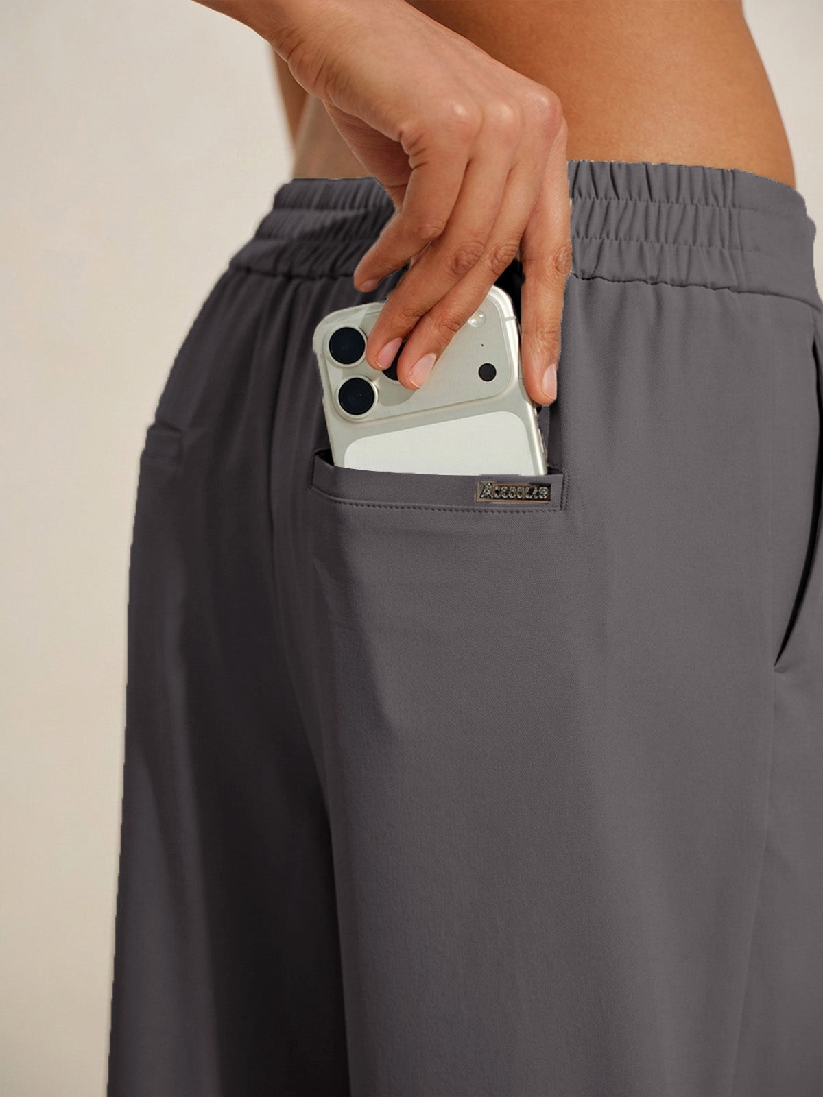 Pantalon large extensible performance, plus qu’un basique