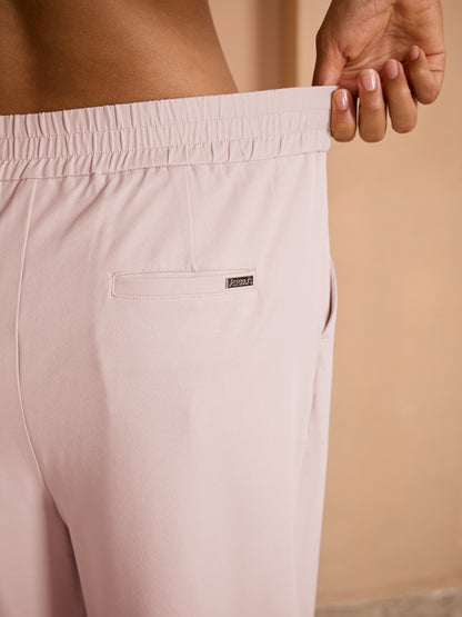 Mehr als Basic: Performance Stretchhose mit weitem Bein