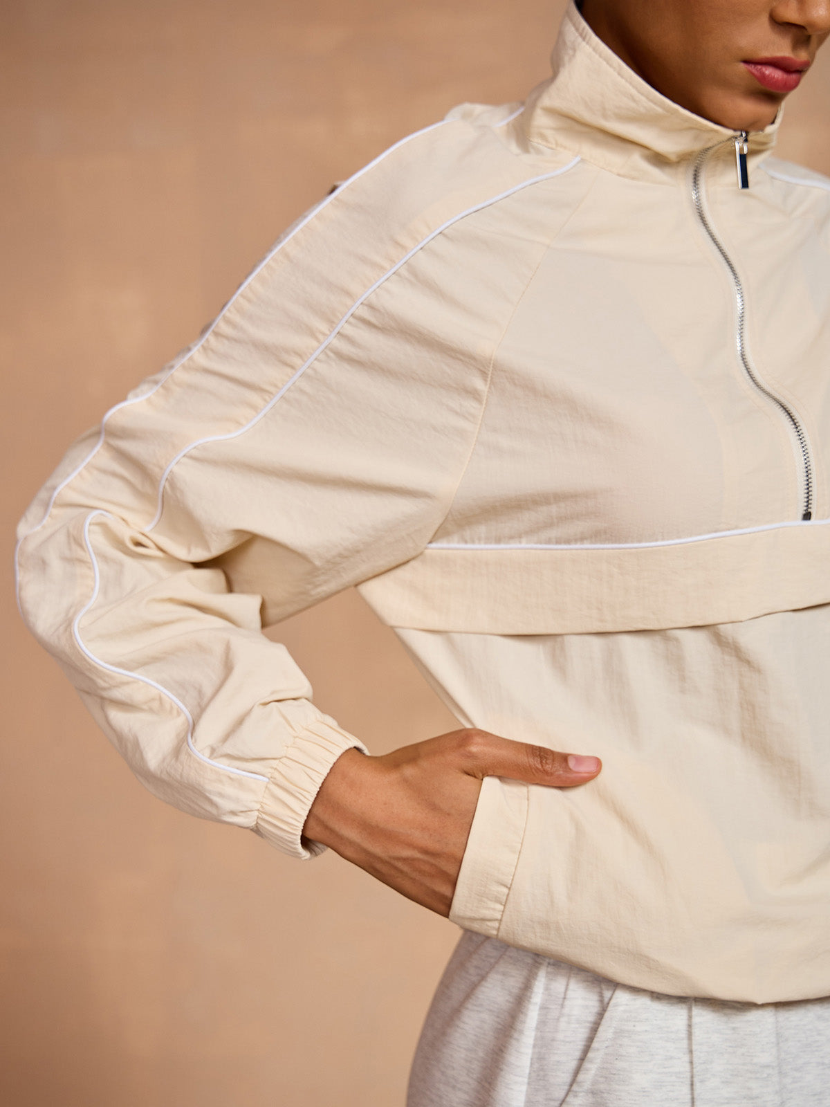 ベーシック以上の長袖トリムポケットスウェットシャツ