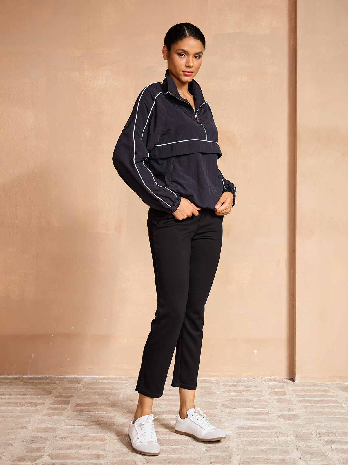 ベーシック以上の長袖トリムポケットスウェットシャツ