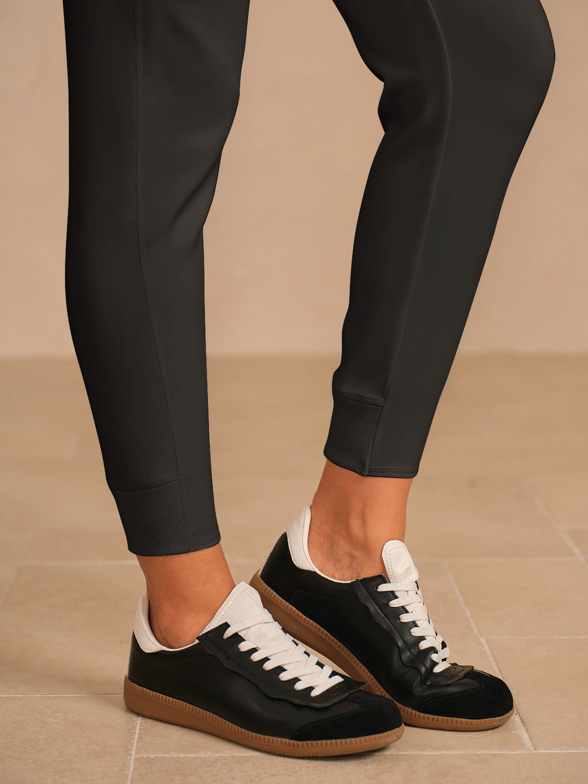 Más que básicos Pantalones tobilleros con cordón de 26.5 pulgadas