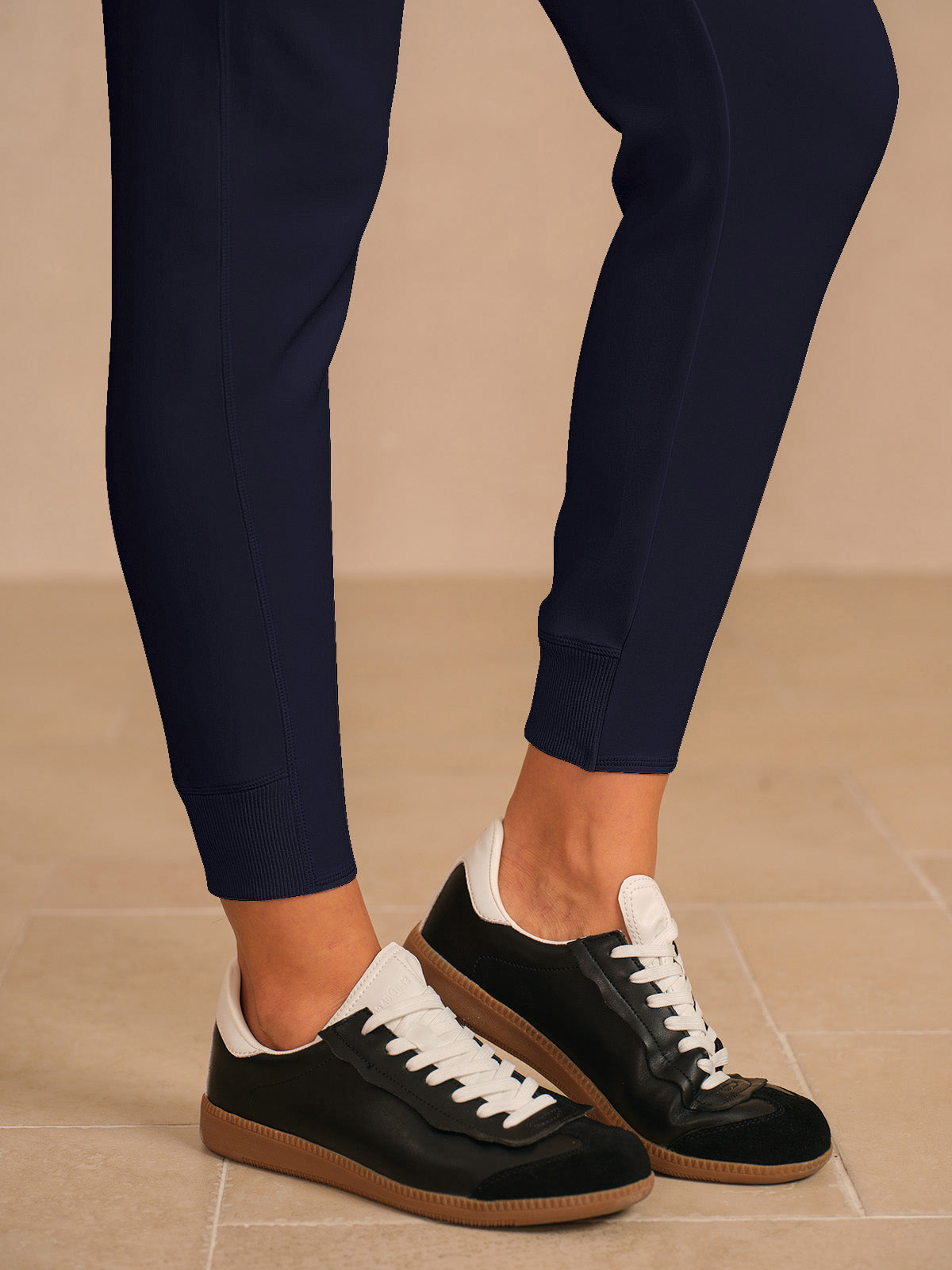 Más que básicos Pantalones tobilleros con cordón de 26.5 pulgadas