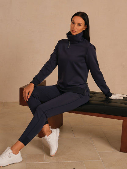 ベーシックを超えたアシンメトリーカラーのゴルフスウェットシャツ