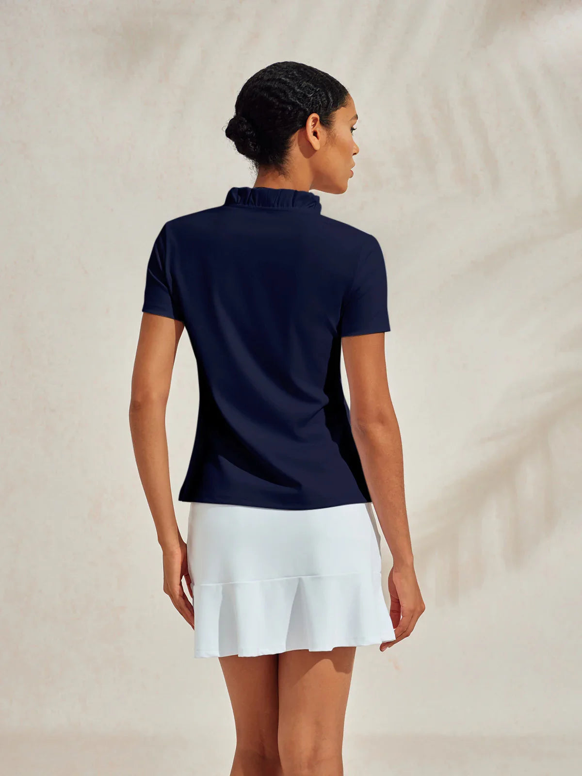 Más Que Básico Polo con Volantes y Escote en V UPF50+