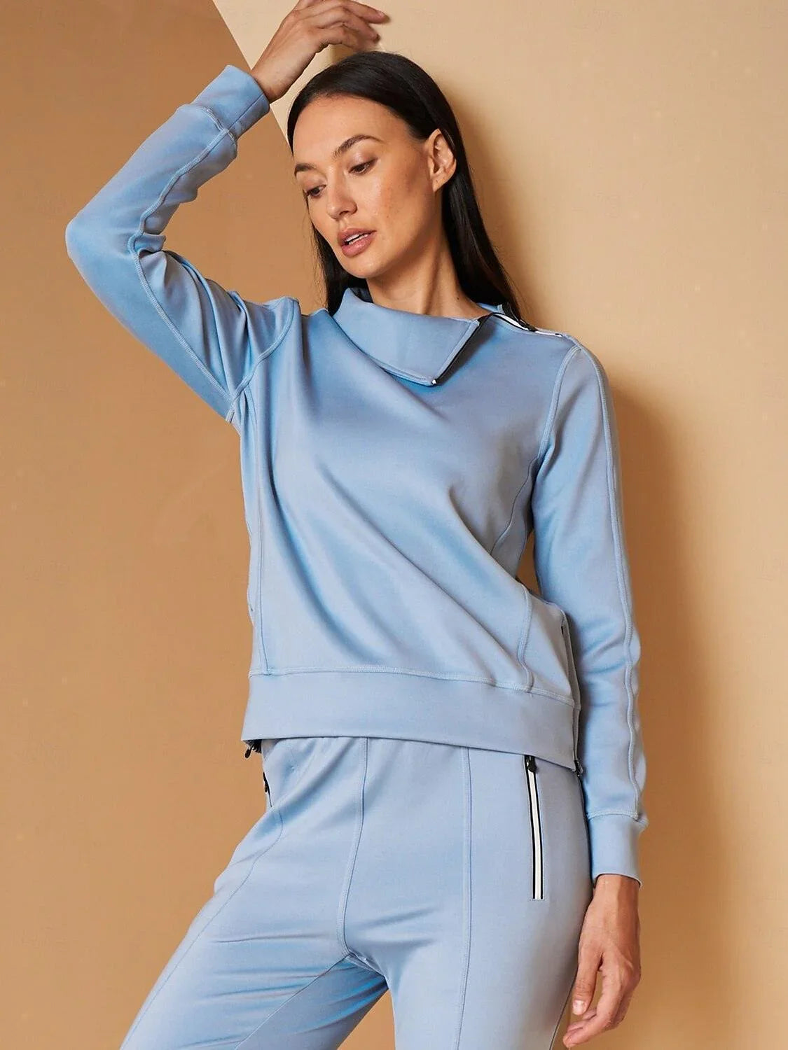 Mehr als nur ein einfaches Golf-Sweatshirt mit unregelmäßigem Kragen