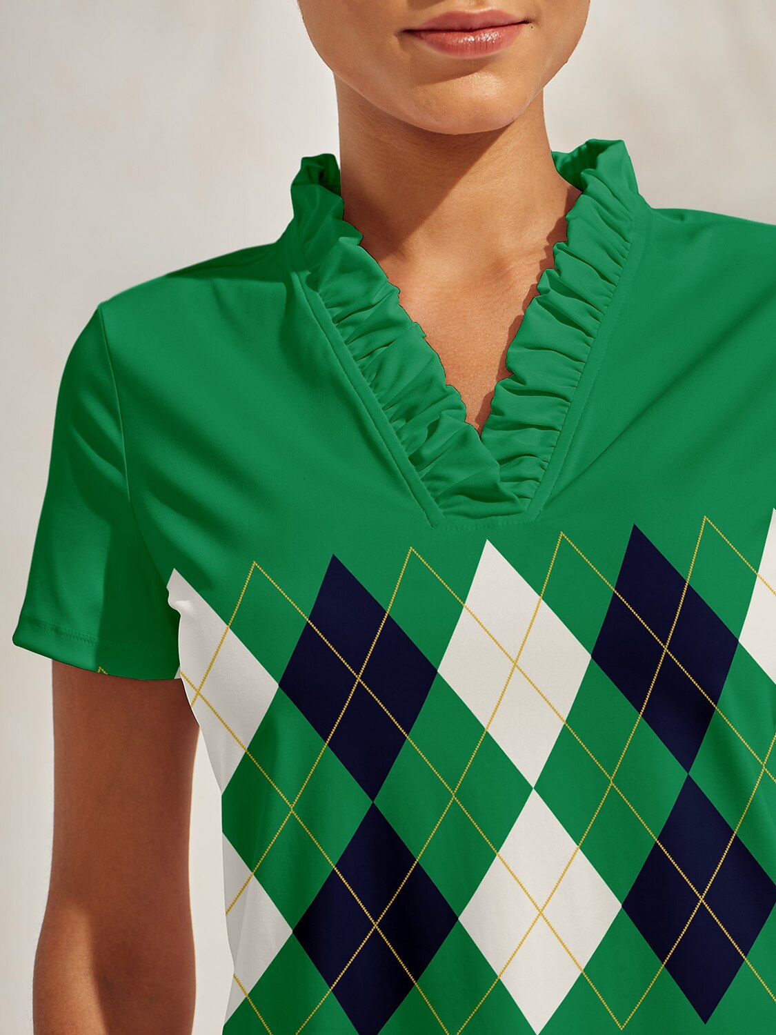 Top polo « Pas si classique » à col en V à volants UPF50+