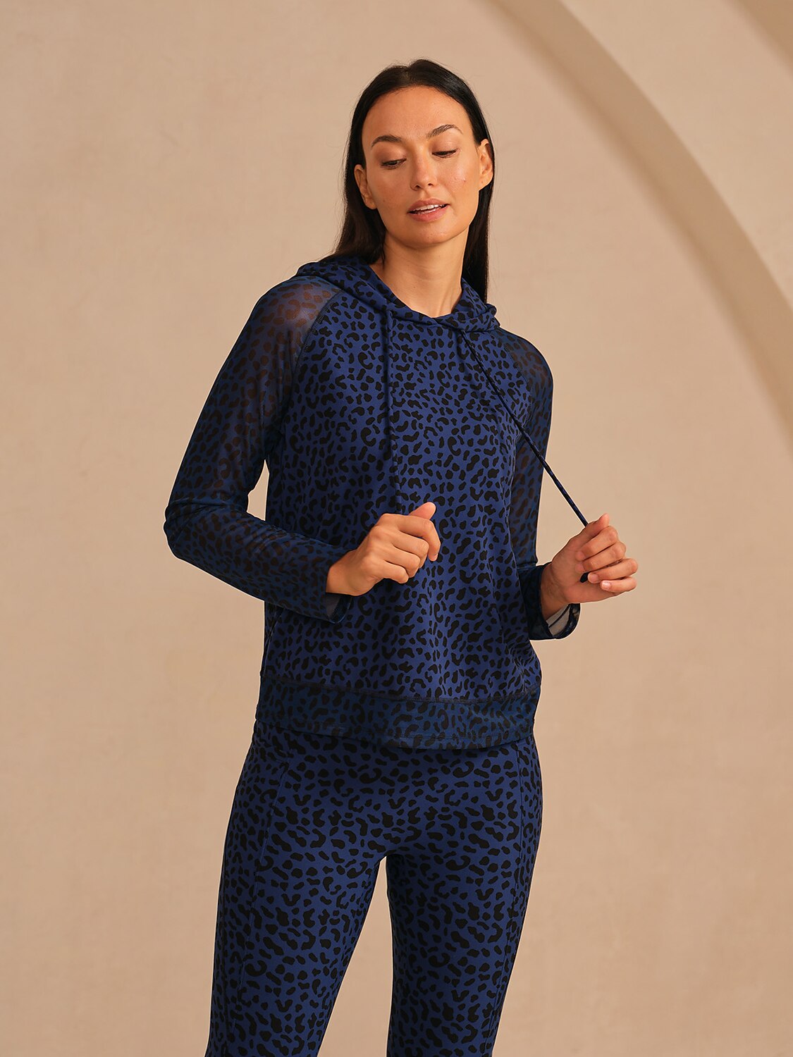 ベーシック以上のレオパードメッシュゴルフフーディー