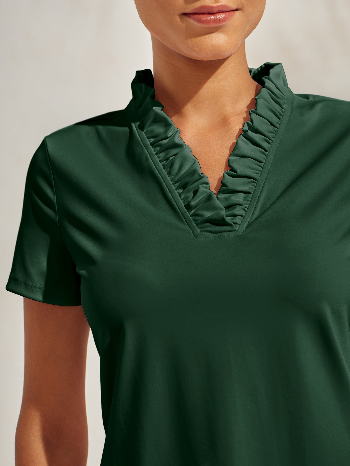 ベーシック以上のラッフルVネックポロトップ UPF50+ – Acegolfs