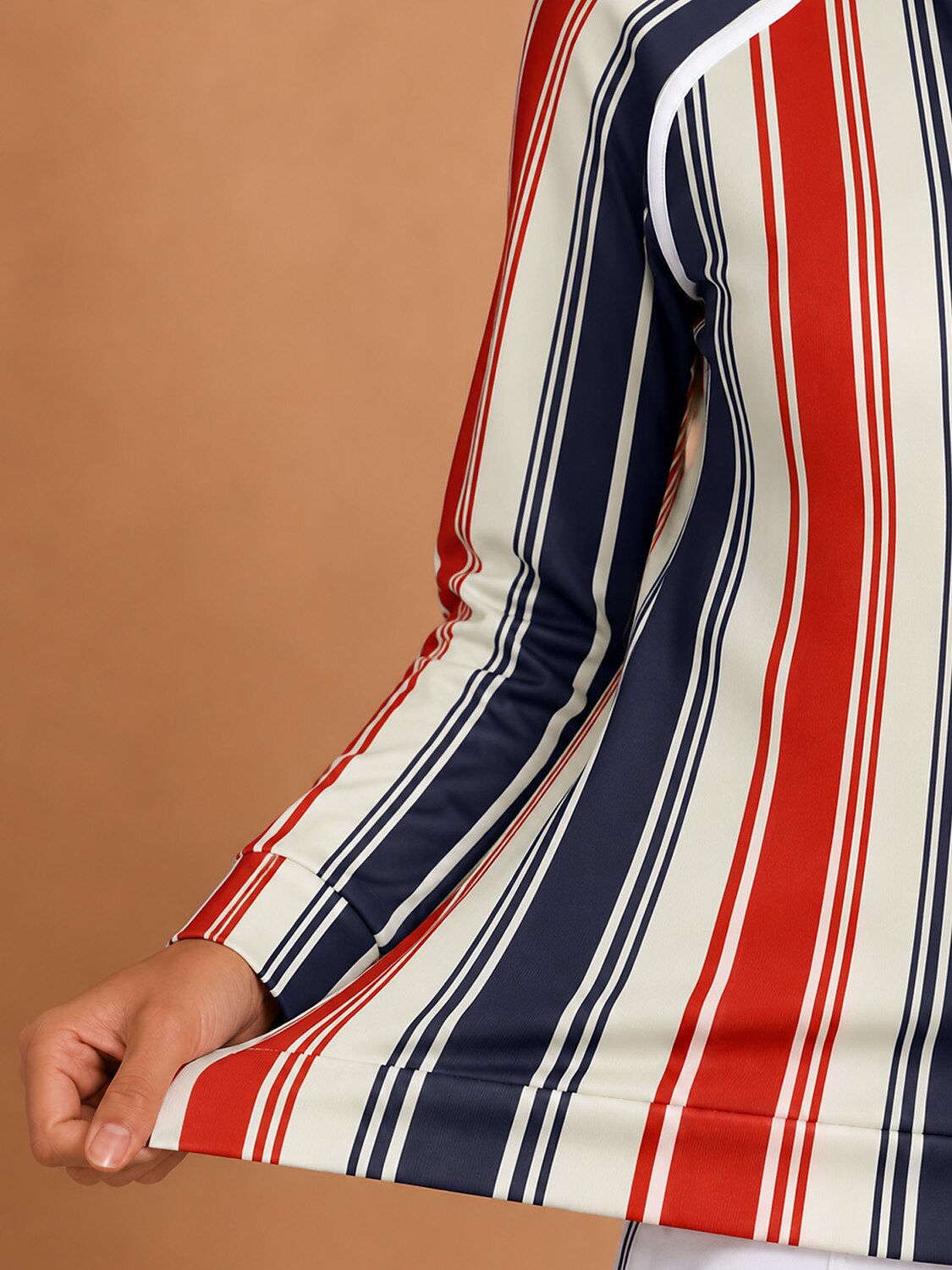 Not So Classic Sweatshirt mit langen Ärmeln und Zierdetails
