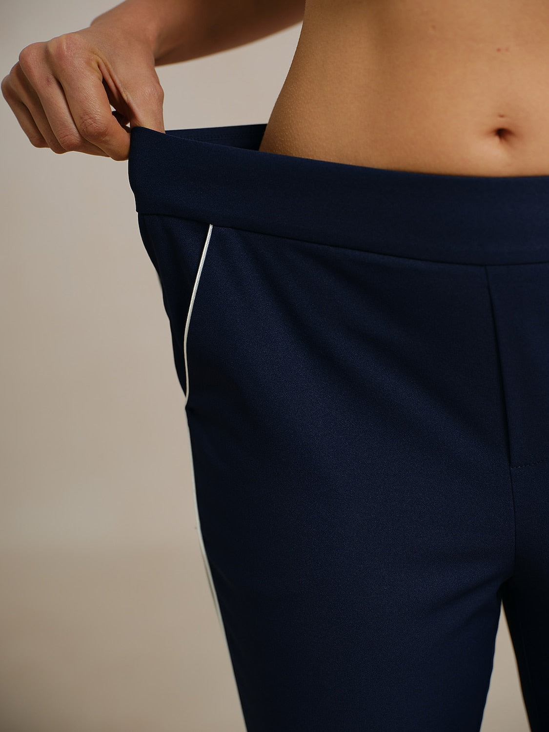 Eagle 28 Inch Performance Stretch Trimmed Ankle Pants