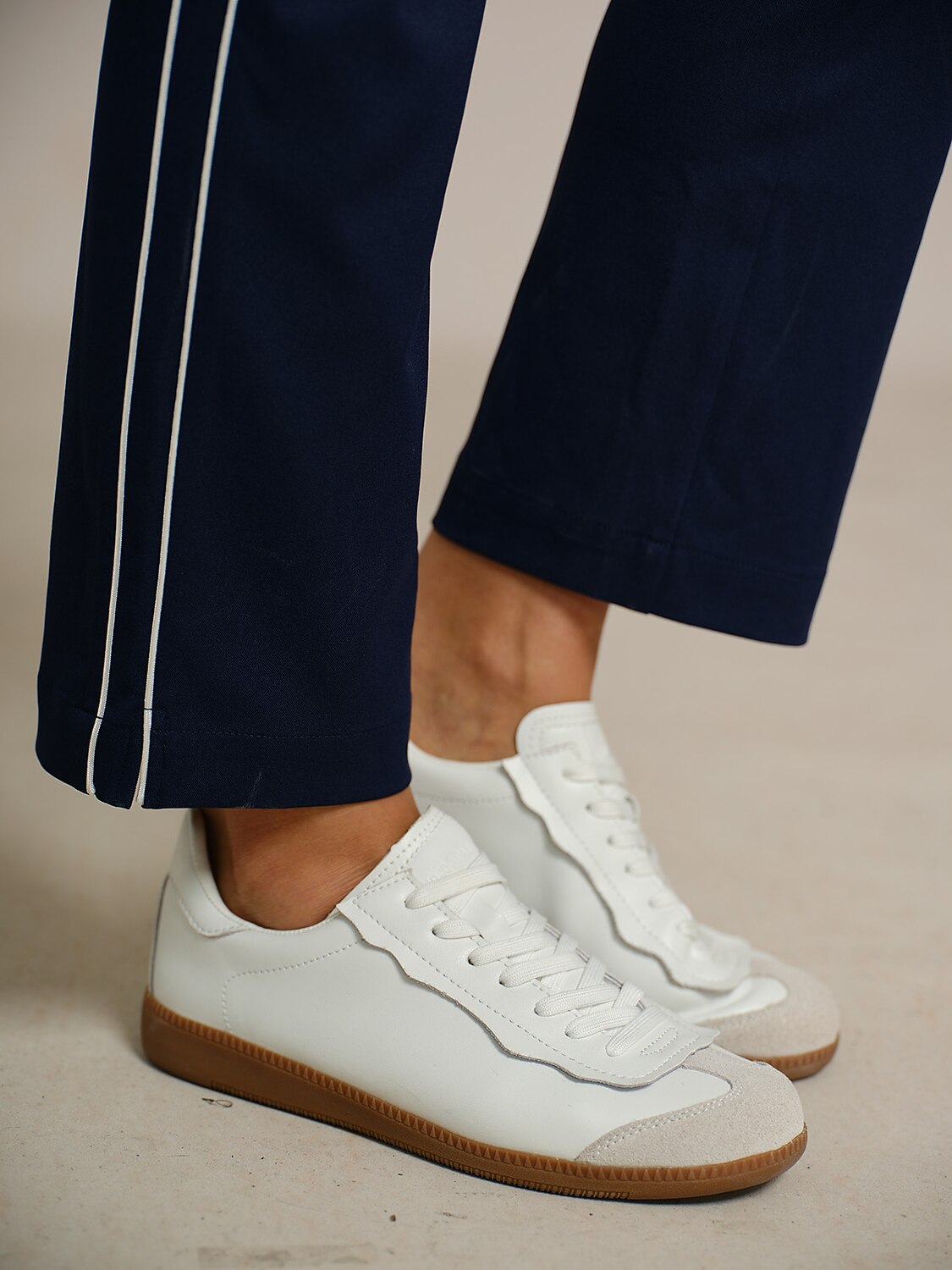 Eagle 28 Inch Performance Stretch Trimmed Ankle Pants