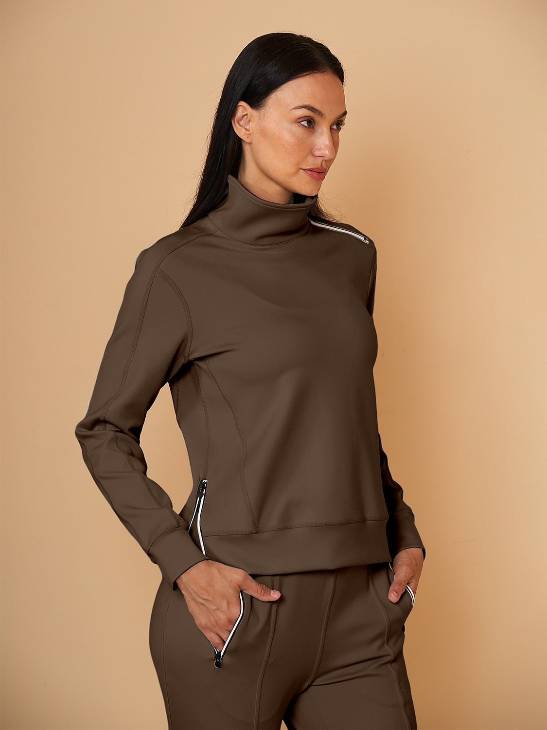 Bluza golfowa z nieregularnym kołnierzem, więcej niż podstawowa