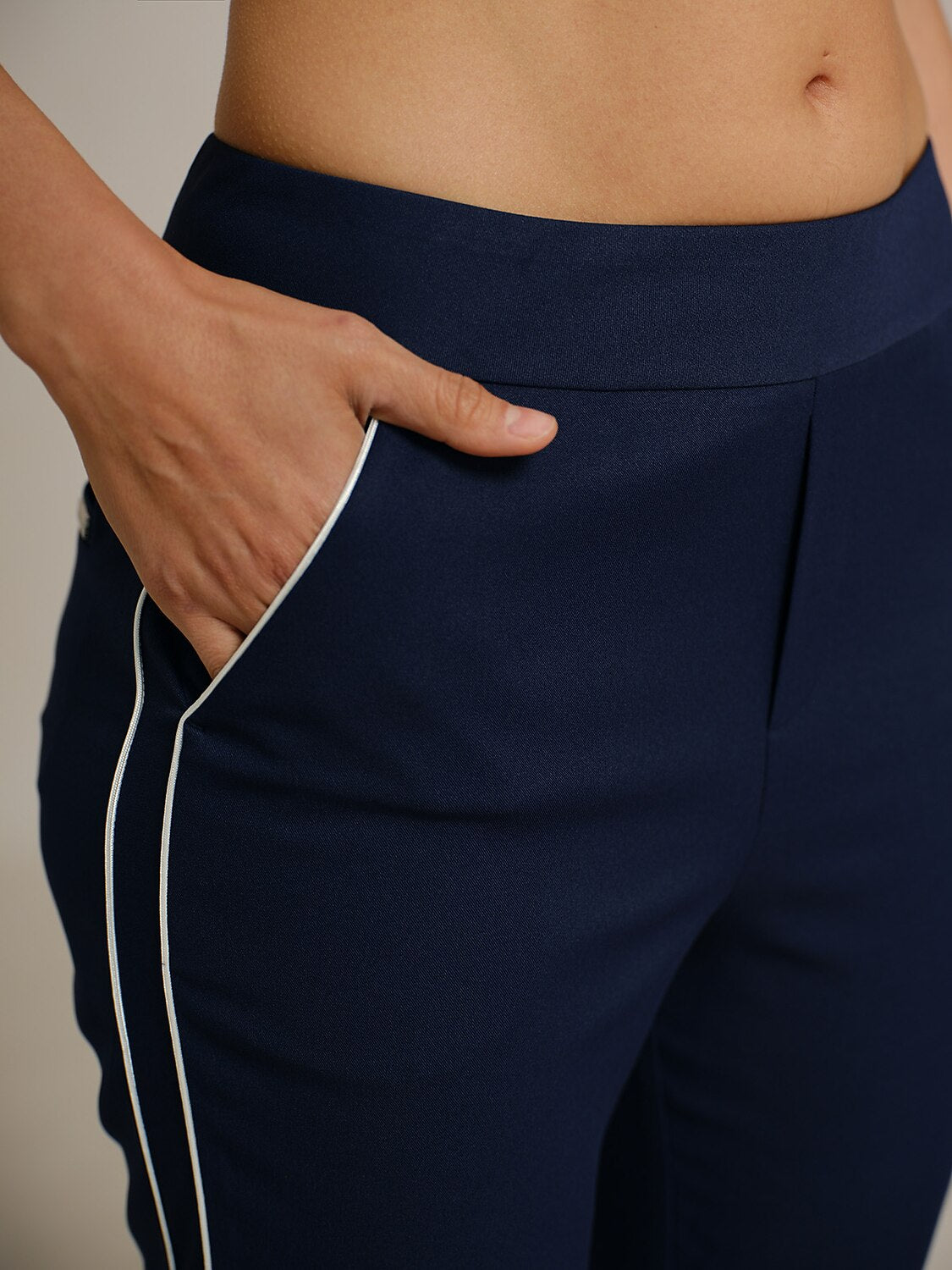 Eagle 28 Inch Performance Stretch Trimmed Ankle Pants