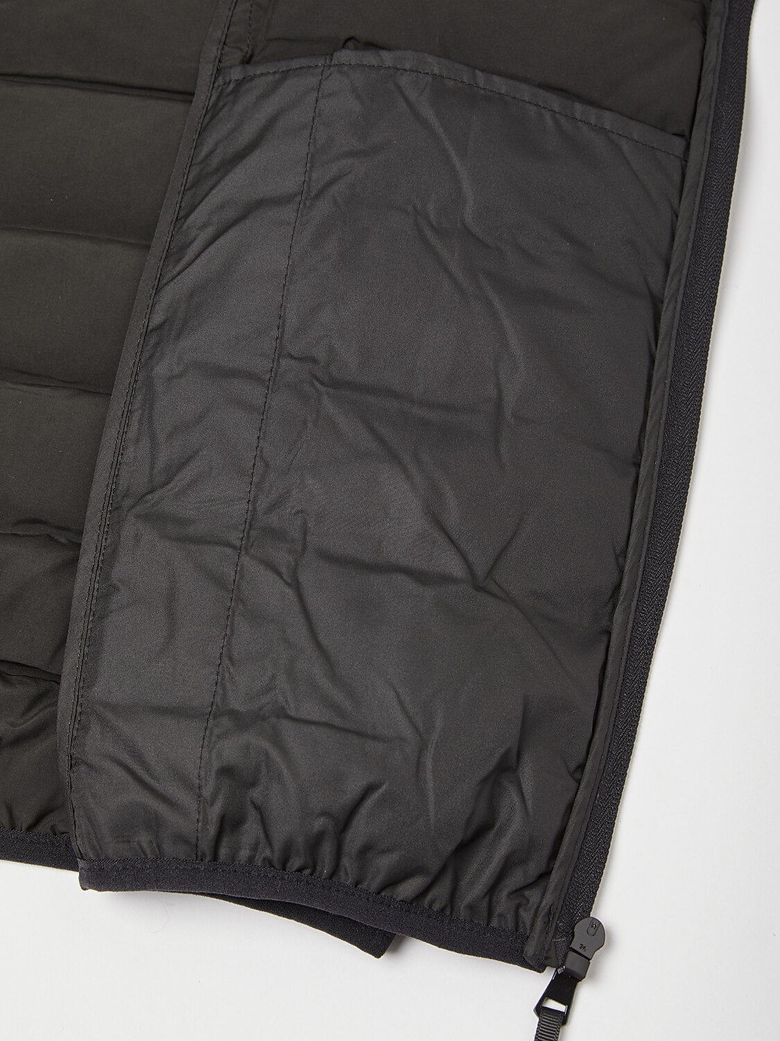 Chaleco básico para hombre con bolsillo oculto