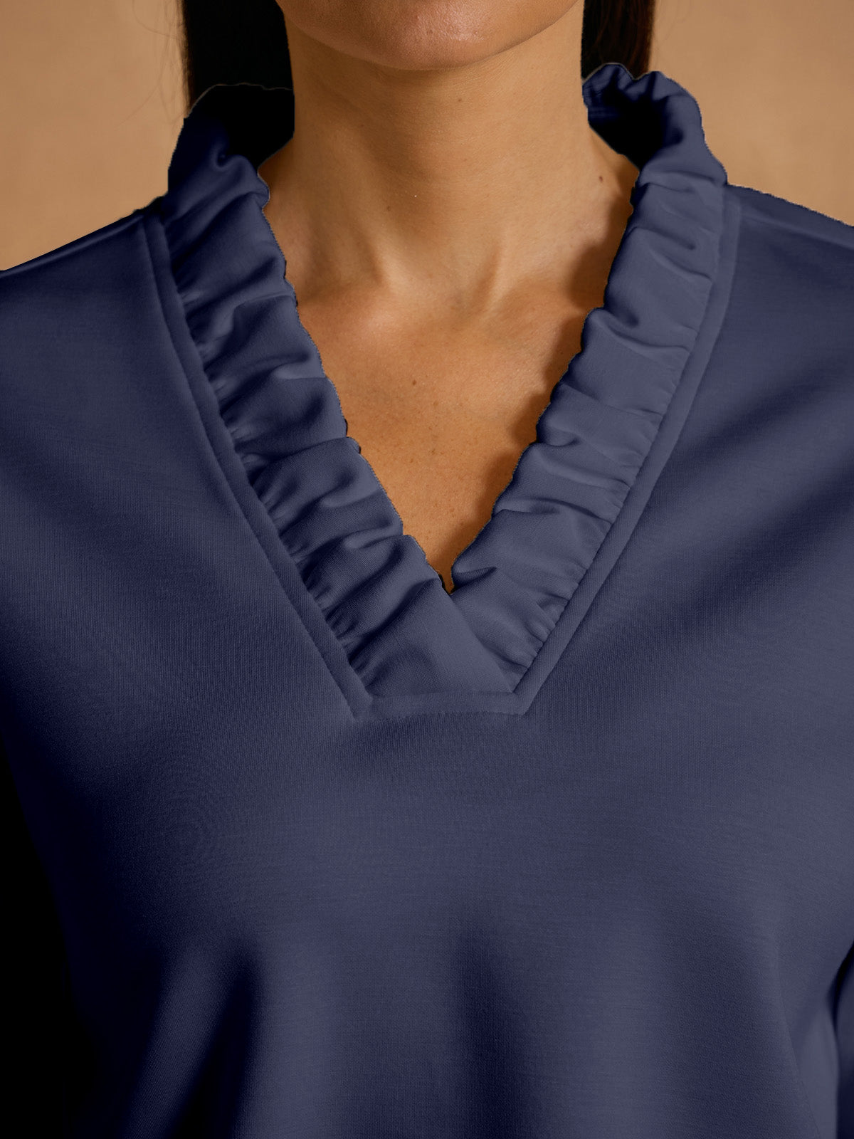 UltraSoft Sweatshirt mit langen Ärmeln, Rüschen und V-Ausschnitt