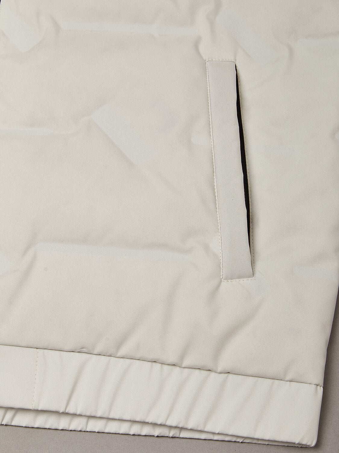 Chaleco básico para hombre con bolsillo oculto