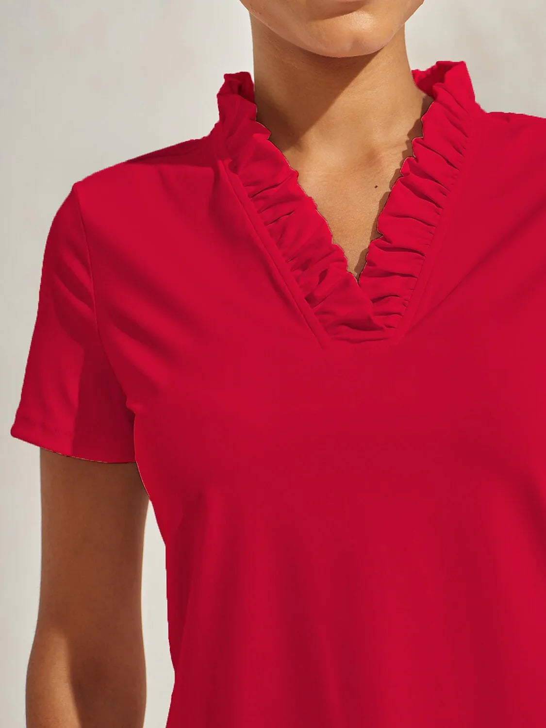 ベーシック以上のラッフルVネックポロトップ UPF50+ – Acegolfs