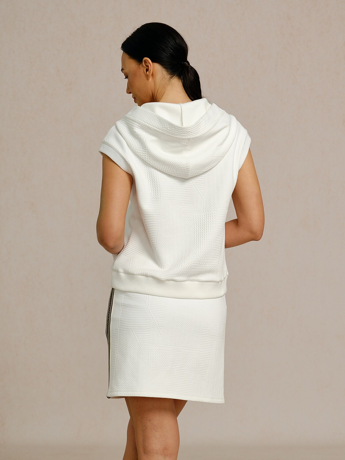 Crisp Couture Sleeveless Texture Golf Hoodie