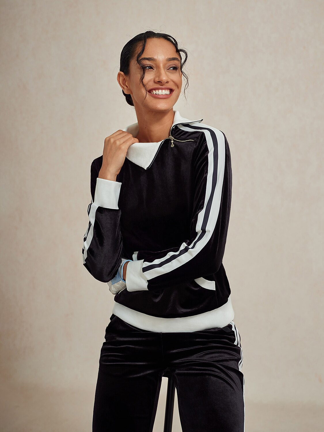 UltraSoft Velvet Sudadera de Manga Larga con Cuello Asimétrico