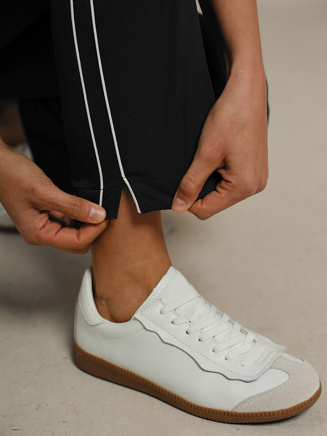 Eagle 28 Inch Performance Stretch Trimmed Ankle Pants