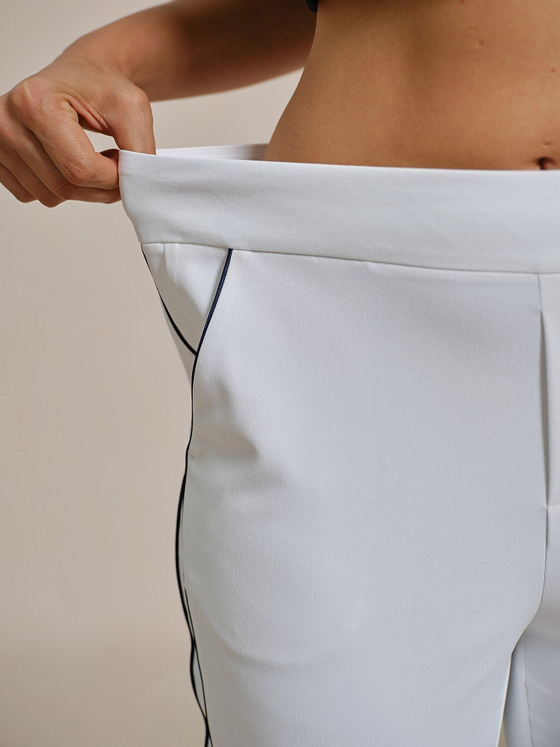 EAGLE 22 Inch Performance Stretch Trimmed Capri Pants