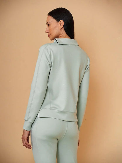 Mehr als nur ein einfaches Golf-Sweatshirt mit unregelmäßigem Kragen