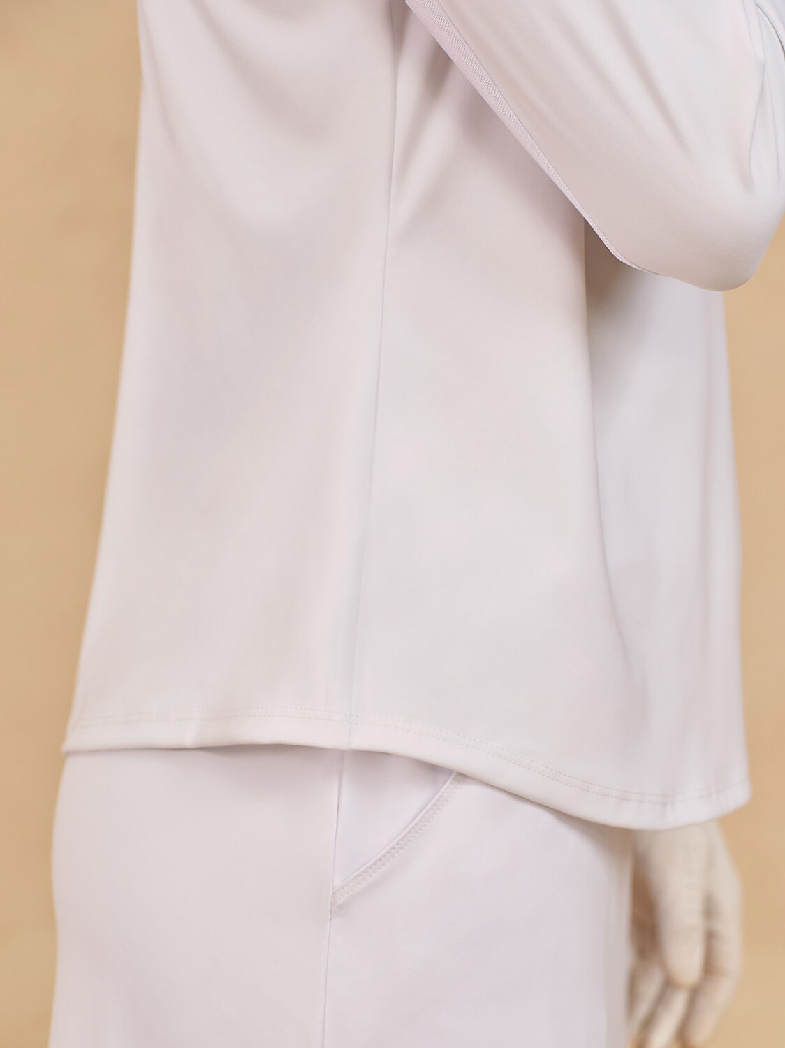 More Than Basic Polo de Malla con Volantes y Escote en V UPF50+