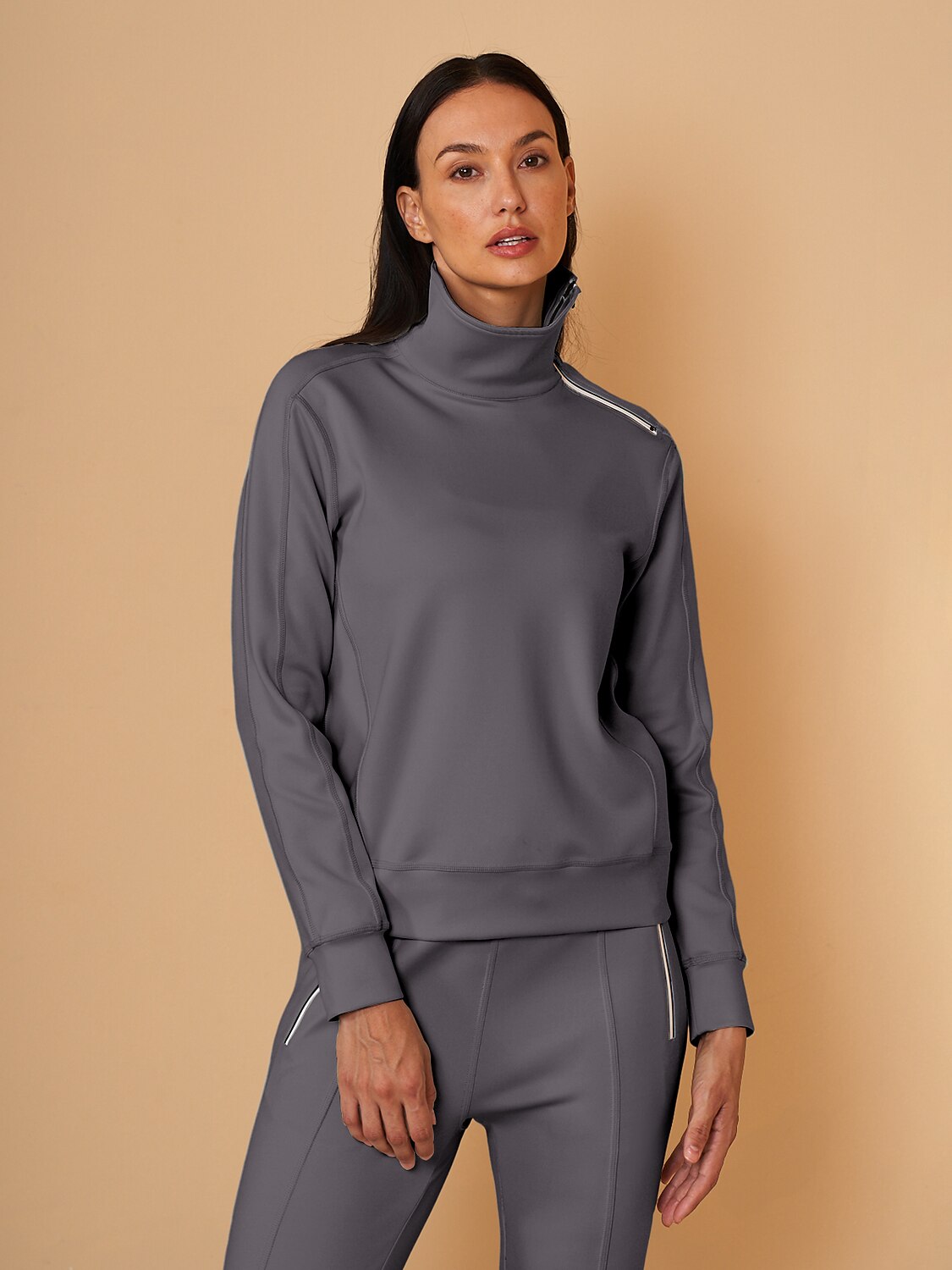 Bluza golfowa z nieregularnym kołnierzem, więcej niż podstawowa